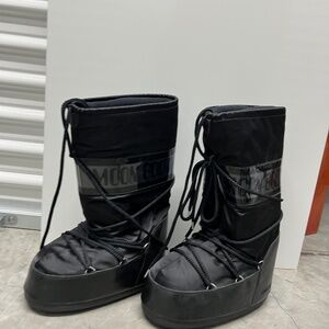 Moon boots